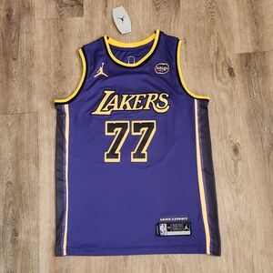 Luka Doncic Los Angeles Lakers MENS Mediun M Stitched NEW